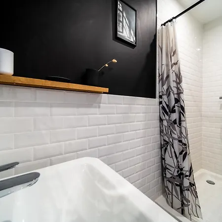 2 Personnes A 50m Des Commerces & *